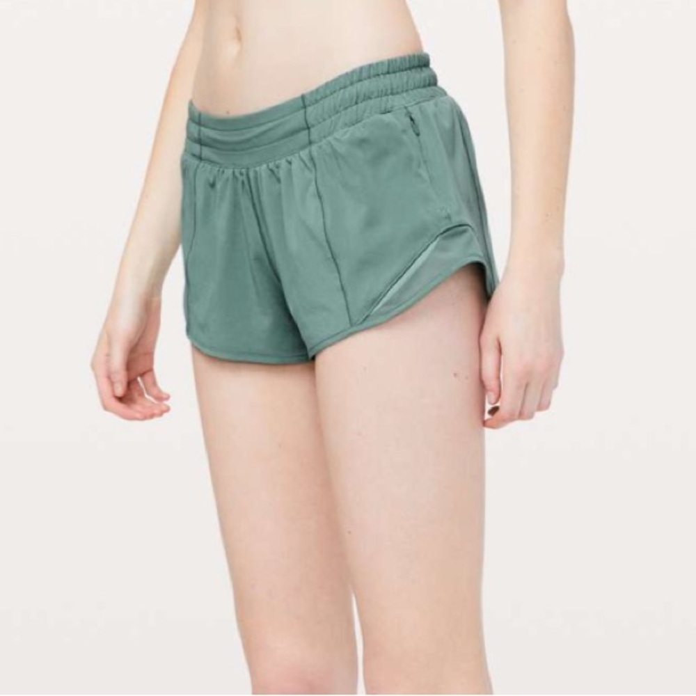 Lululemon Hotty Hot Short I| *2.5", Frosted Pine, Size 8, Low Rise
